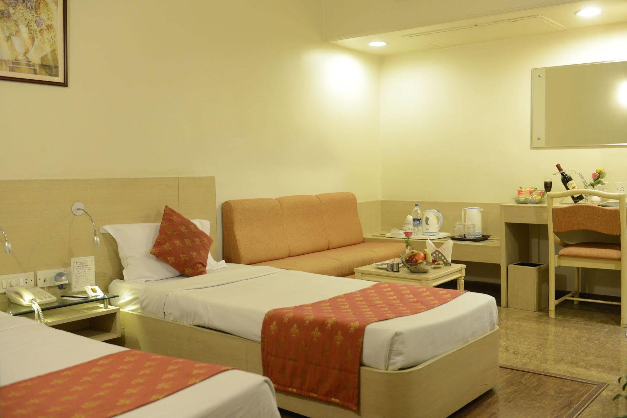 Hotel Amer Palace Bhopal Exteriör bild