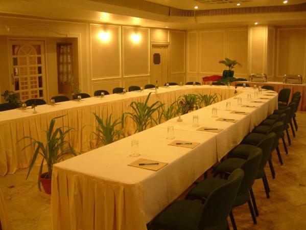 Hotel Amer Palace Bhopal Exteriör bild